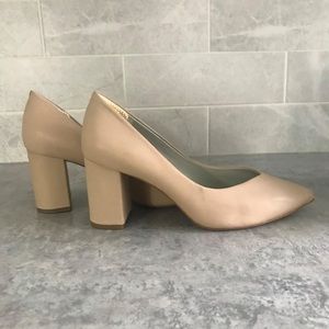 1state pointed toe pumps